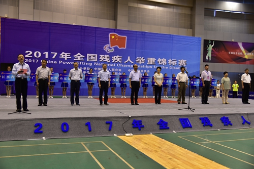 图为仪式现场