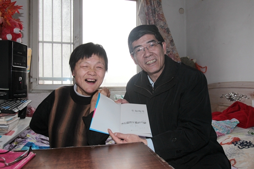 图为鲁勇书记得知张莉自学成才出书后高度赞赏