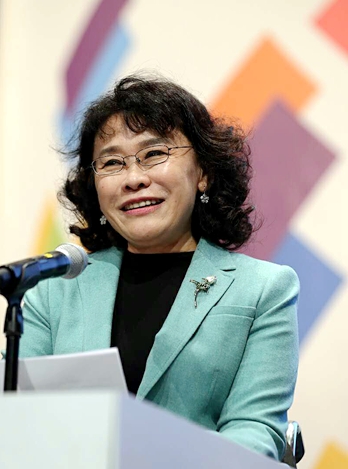 图为张海迪在康复国际世界大会上发表就职演说