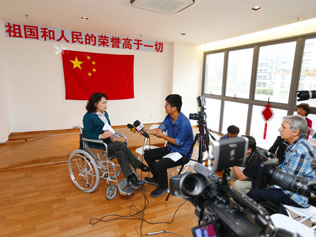 张海迪接受新华社记者专访