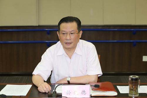 图为中国残联党组副书记、常务副理事长、直属机关党委书记孙先德同志讲话