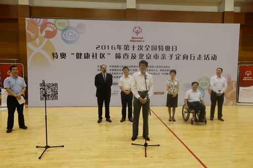 图为鲁勇出席活动并讲话