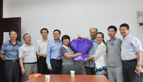 图为部分参会专家学者合影