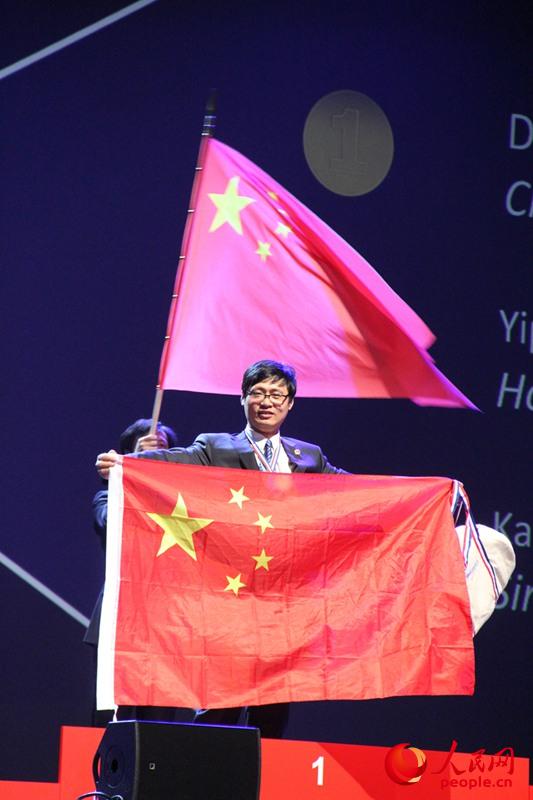 朱德春荣获室外摄影金牌。李永群摄