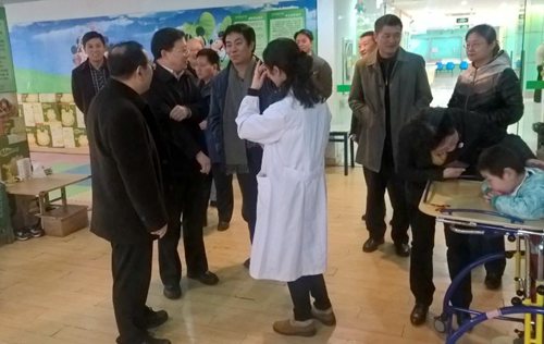 图为贾勇副理事长调研无锡市残疾人康复中心