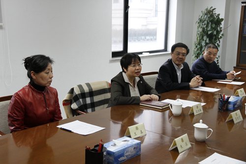 图为座谈会现场