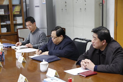 图为座谈会现场