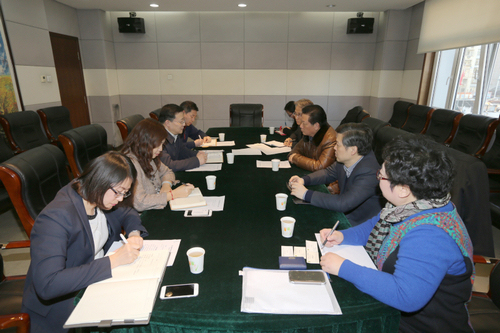 图为座谈会现场