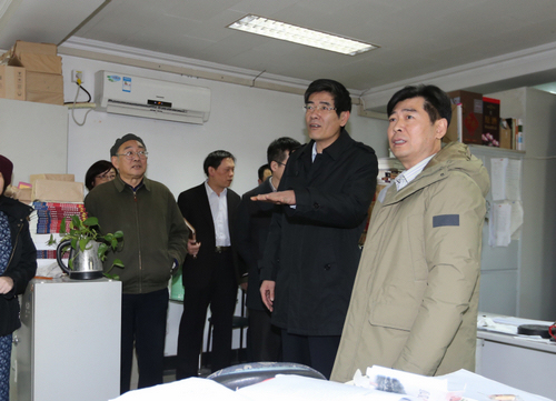 图为鲁勇一行到华夏出版社进行走访调研