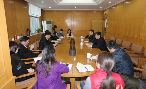 图为座谈会现场