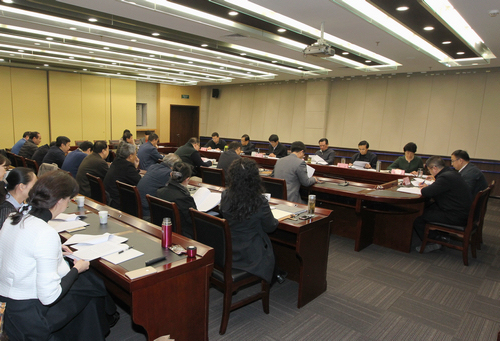 图为汇报工作现场