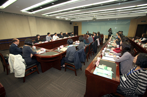 图为双方交流座谈会现场