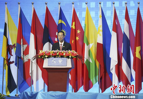 图为9月18日，第十二届中国—东盟博览会、中国—东盟商务与投资峰会在广西南宁国际会展中心开幕，中国国务院副总理张高丽致辞