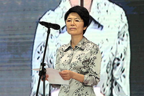 图为中国残联副理事长、中国残奥委员会副主席王梅梅致辞