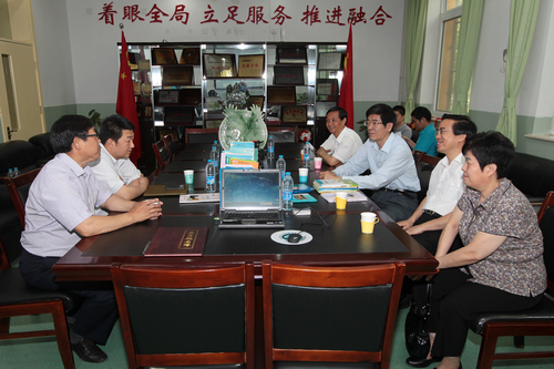 图为座谈会现场