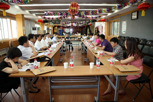 图为座谈会现场
