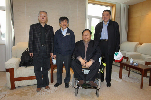 图为会见后合影