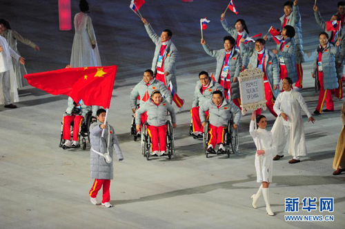 3月7日，中国代表团在开幕式上入场。新华社记者戴天放摄