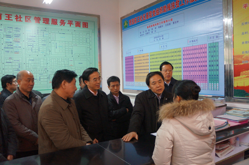 图为调研组考察河南省驻马店社区基层党组织助残扶贫工作情况