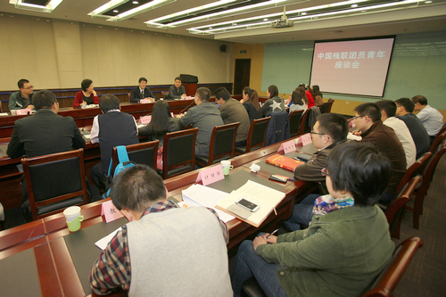 图为座谈会现场