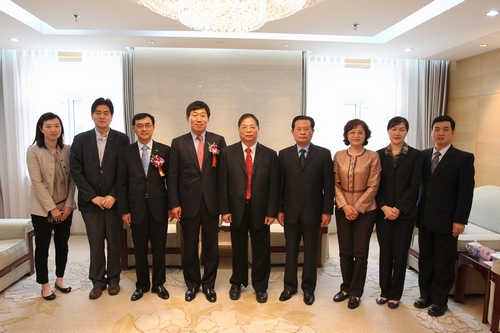 图为参加会见的人员合影