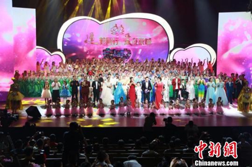 图为演出后合影