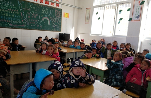 图为昭觉县四开乡黑洛村幼儿园