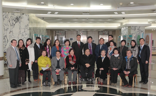 图为会见后合影