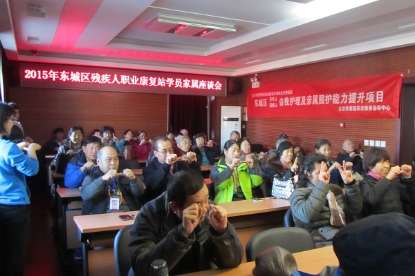 图为座谈会现场