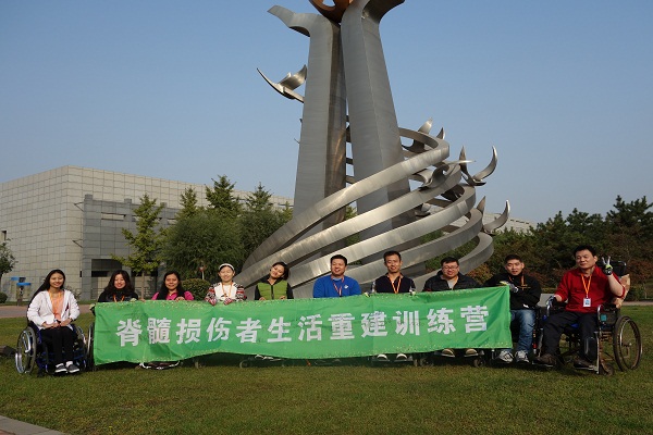 图为开班合影