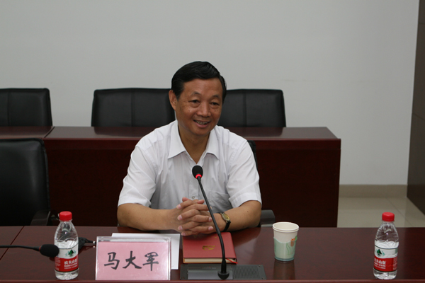图为市残联党组书记马大军讲话