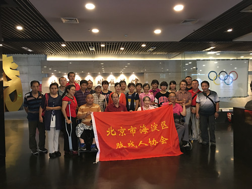 图为参观现场