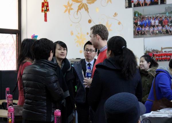 图为参观现场