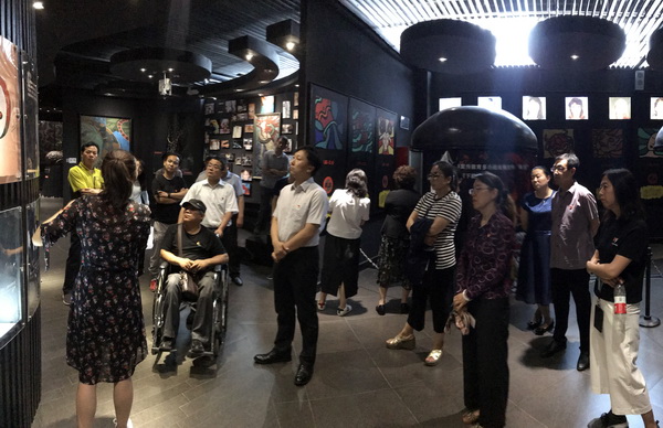 图为参观现场
