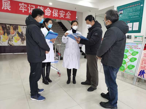 图为实地检查现场