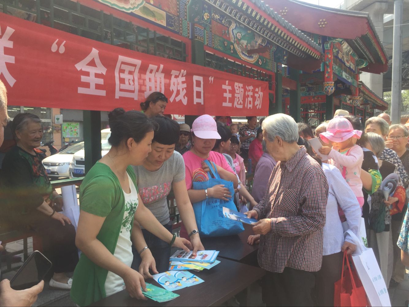 图为活动现场