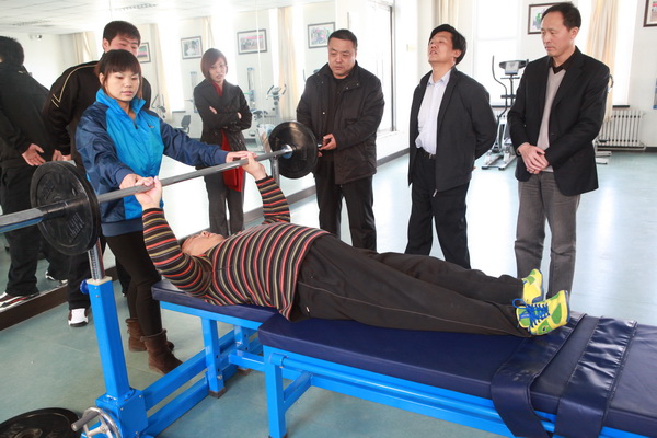 图为残疾人选手试训