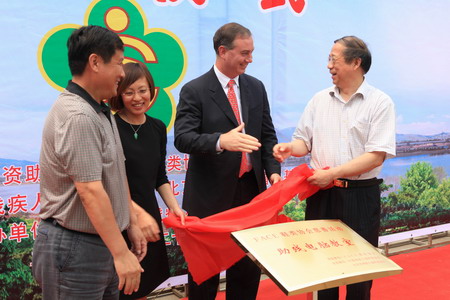图为仪式现场