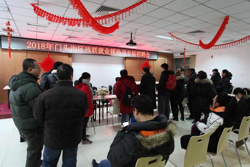 图为招聘现场