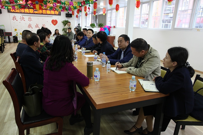 图为座谈会现场