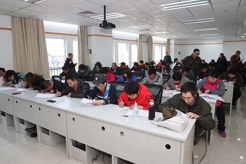 图为笔试现场