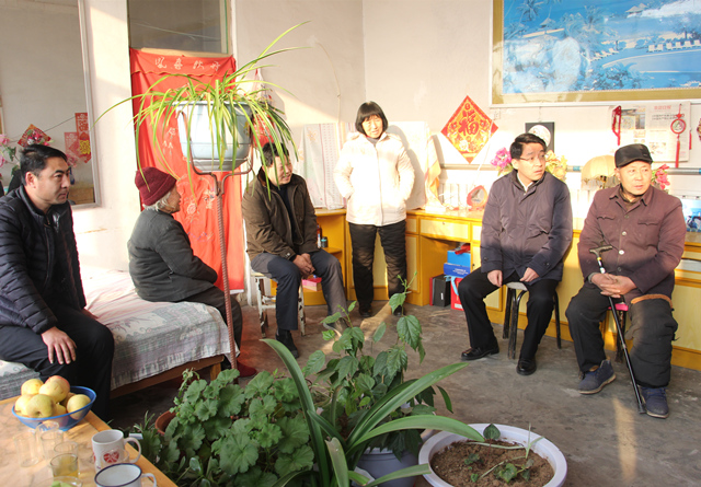 图为慰问现场