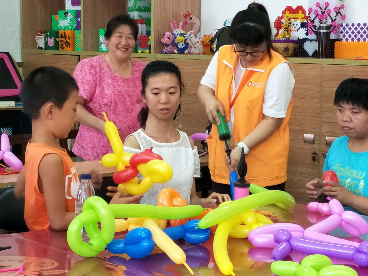图为活动现场