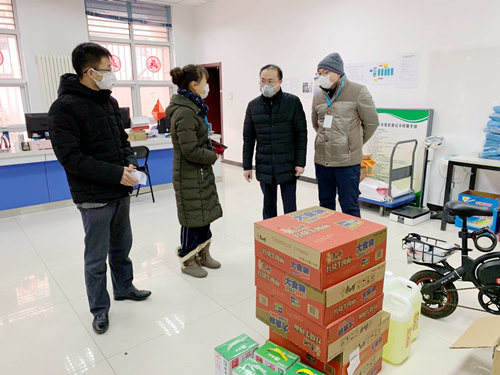 图为慰问现场