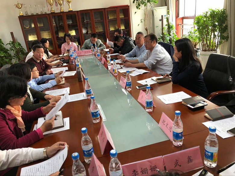 图为座谈会现场