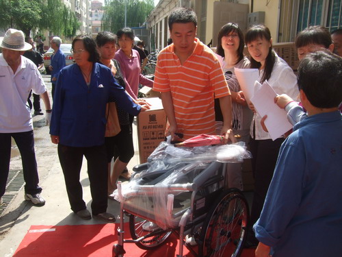 图为活动现场（图2）
