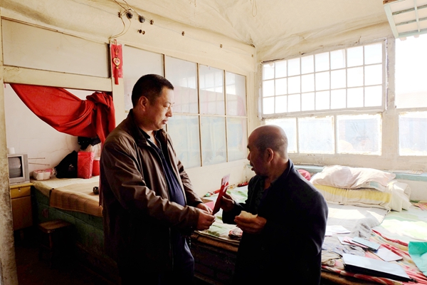 图为慰问现场