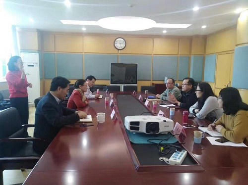图为座谈现场