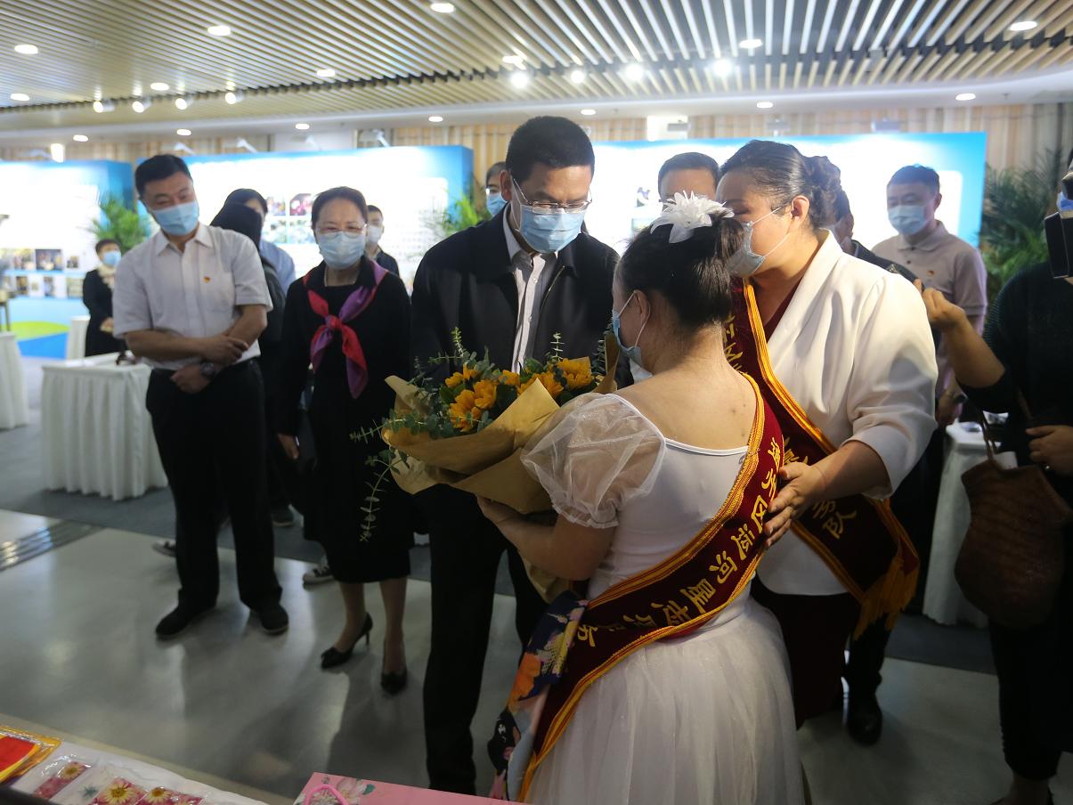  杨晋柏副市长参加北京市第三十次全国助残日主题活动