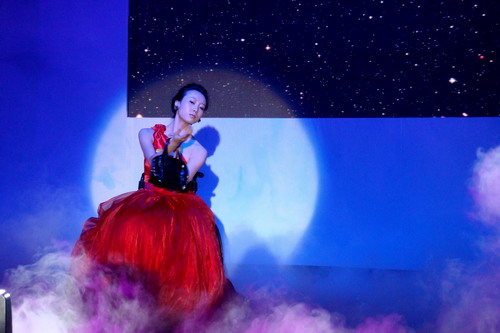 北京市残疾人福利基金会形象大使、青年舞蹈家刘岩，为活动专门创作的以教师为主题的舞蹈《最深的夜最亮的灯》